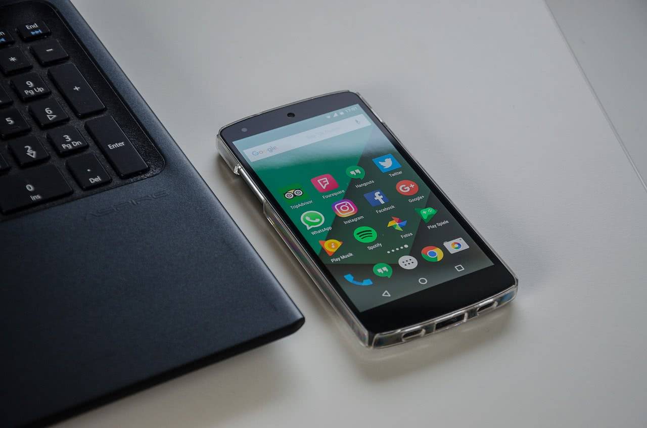 5 лучших смартфонов на чистом Android
