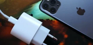 заряжать батарею iPhone